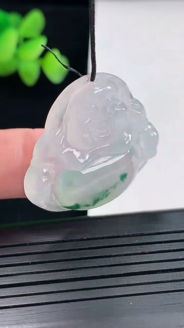 天然A货翡翠飘花佛公吊坠，尺寸31-32.6-6重量:8.82g
4月25日