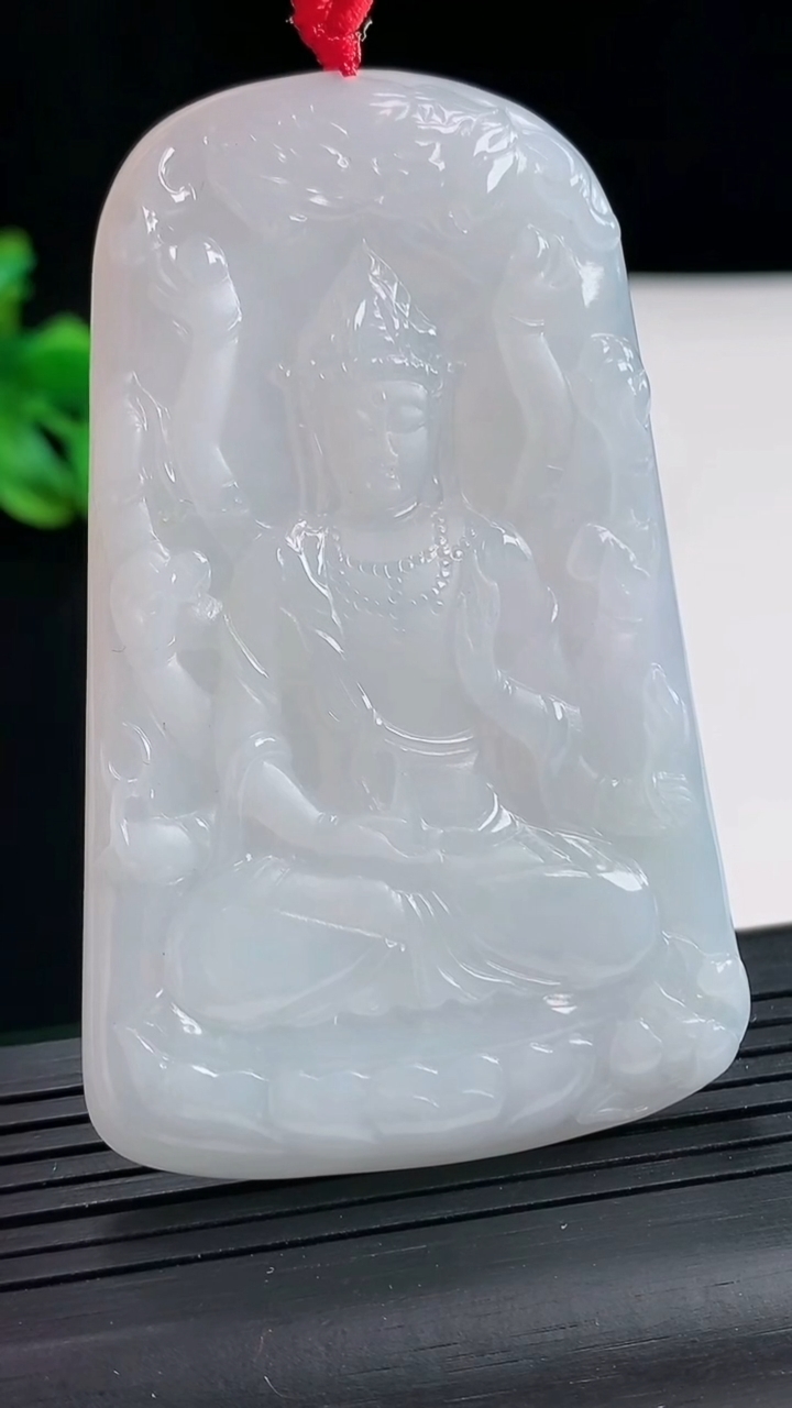 天然A货翡翠紫罗兰千手观音菩萨吊坠，尺寸68.6-42.8-5.5重量:37.15g
4月25日