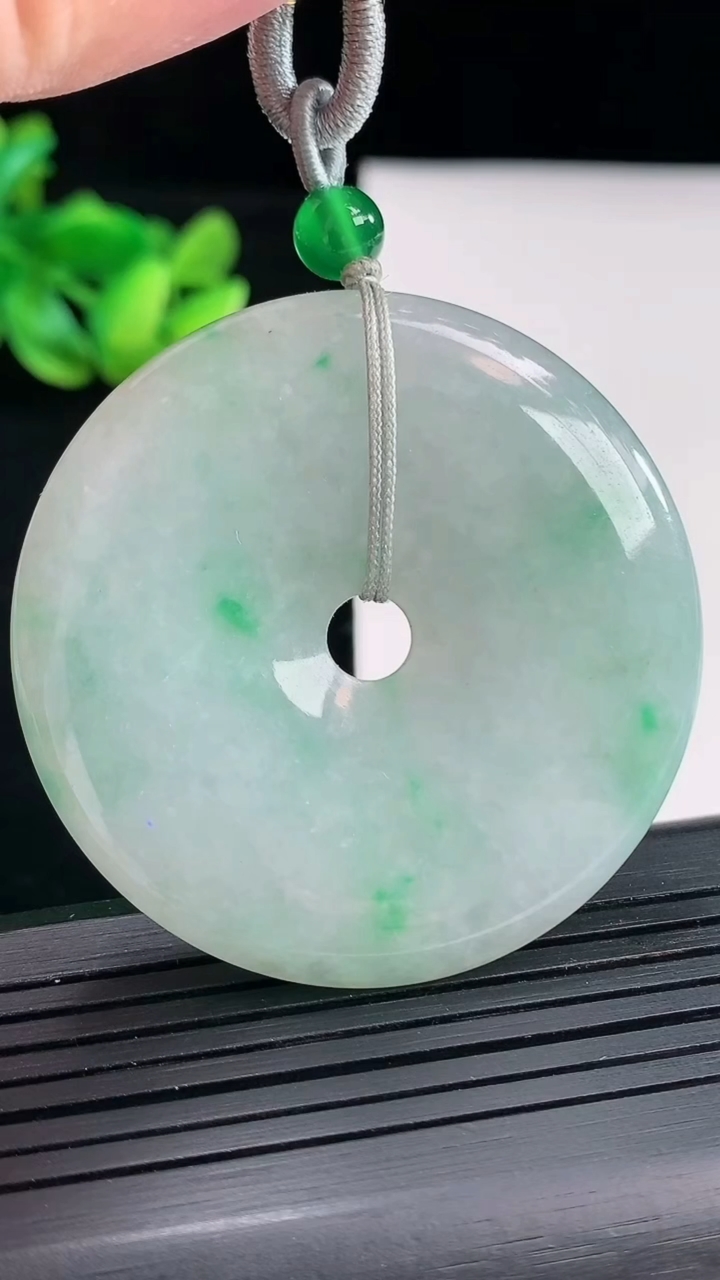 天然A货翡翠平安扣吊坠，尺寸48-6.7重:32.10g298
4月25日