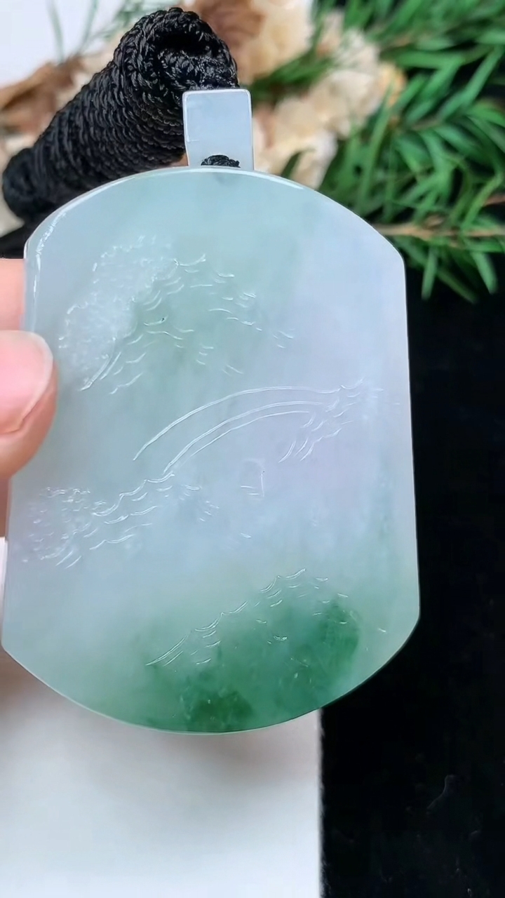 天然A货翡翠山水牌吊坠，尺寸49.2-38.3-6，重量:35.44g
4月26日