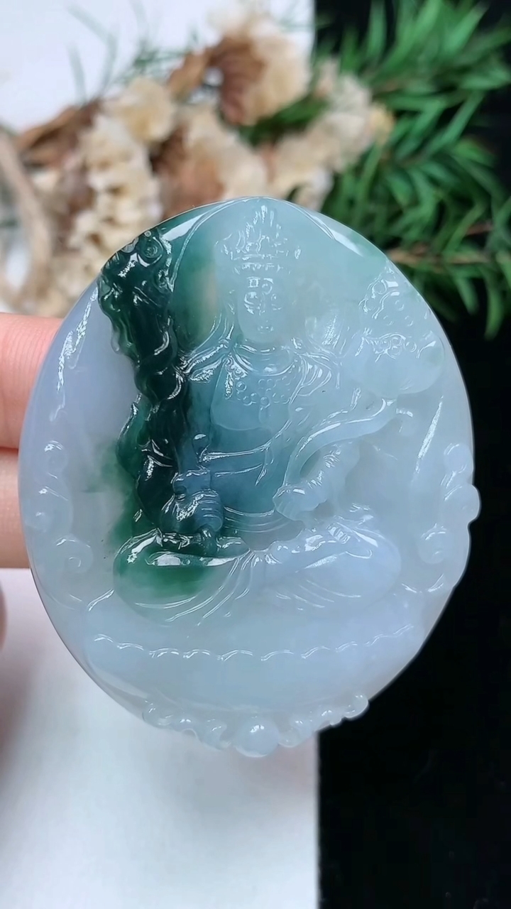 天然A货翡翠飘花虚空藏观音菩萨吊坠，尺寸50.8-42.6-7.2，重量:31.37g
4月26日