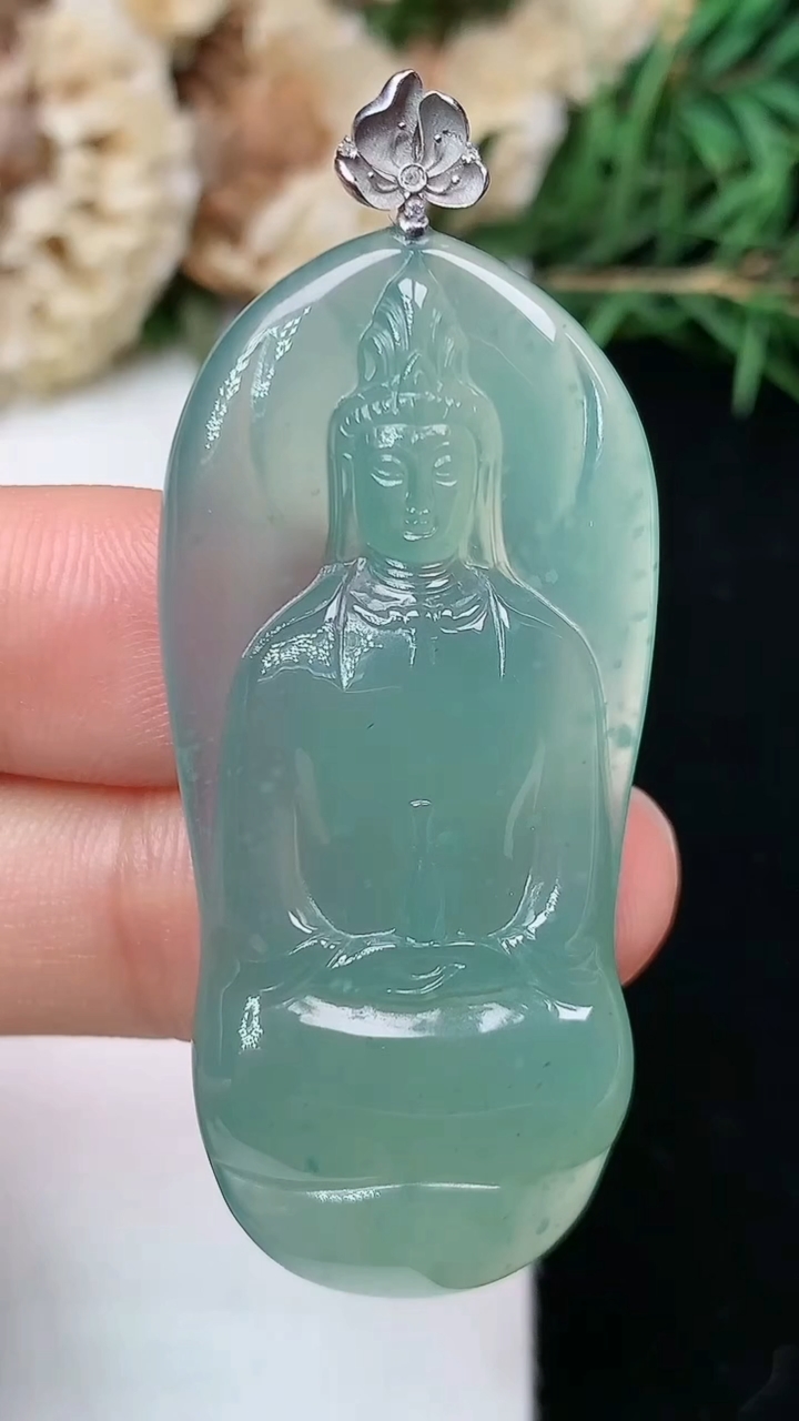 天然A货翡翠蓝水素衣观音吊坠，尺寸45-21.3-5.3，重量:10.70g
4月26日