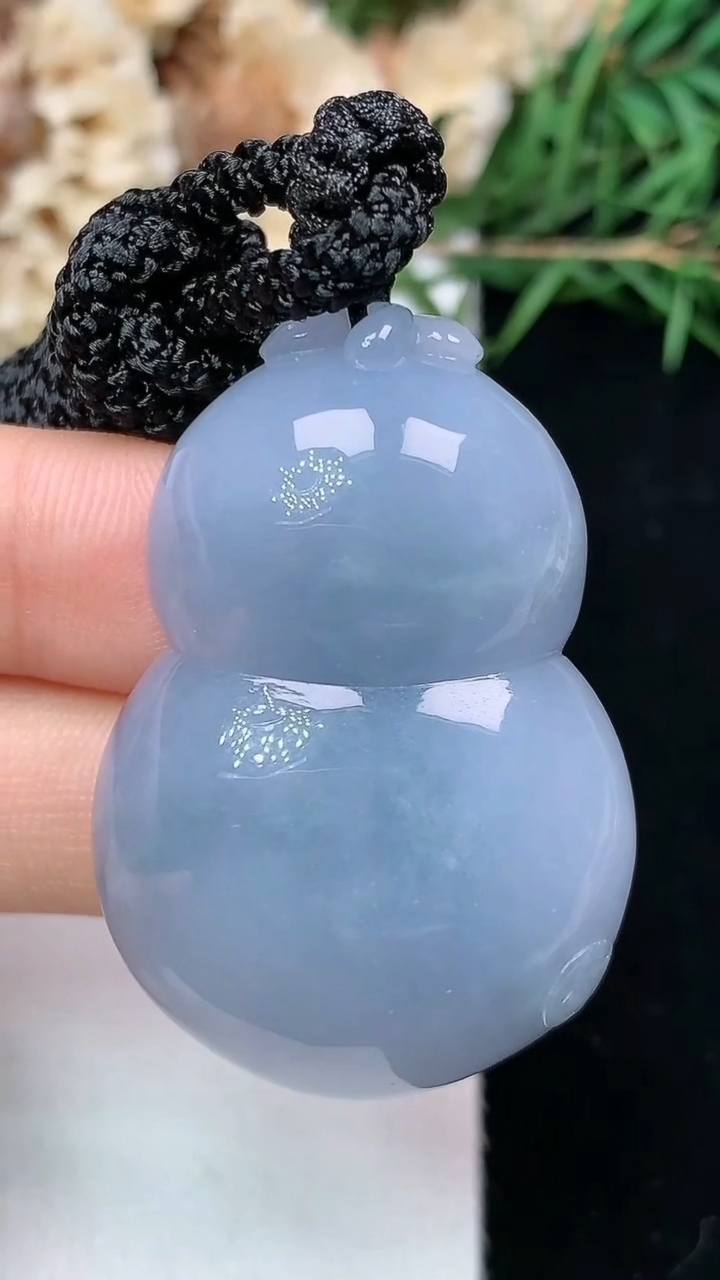 天然A货翡翠紫罗兰葫芦吊坠，尺寸38.4-26.8-11.6，重量:25.91g
4月26日