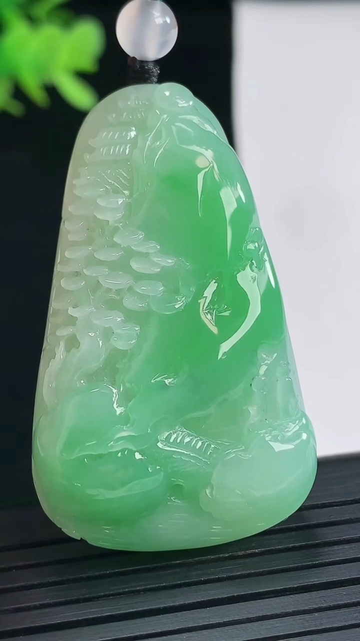 天然A货翡翠山水牌吊坠，尺寸47-28-10重量:29.27g
4月26日