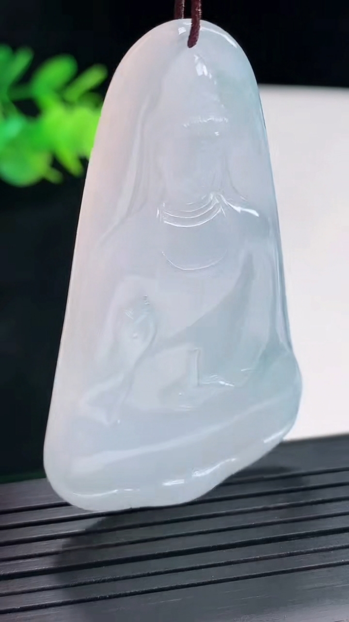 天然A货翡翠紫罗兰素衣观音吊坠，尺寸60-35.5-5.6重量:21.90g
4月26日