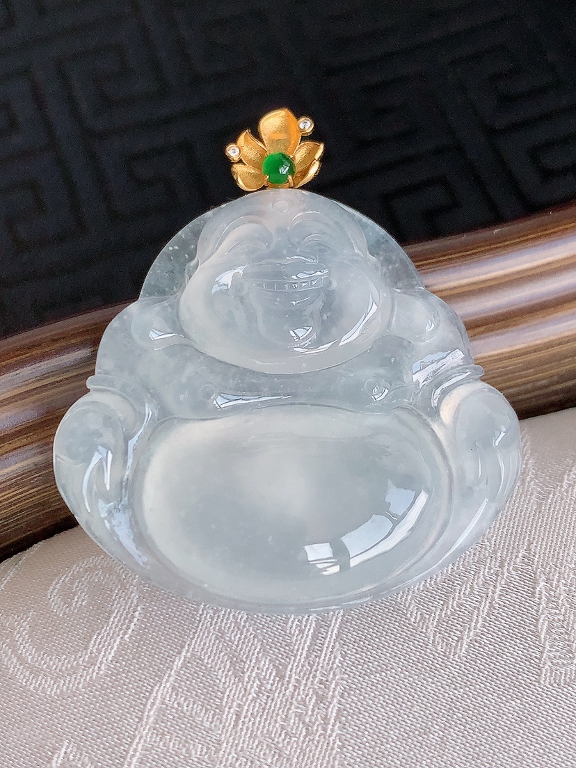 天然A货翡翠18K金扣头白冰白月光佛公吊坠 
尺寸37-30.5-33.8-6mm 重量10.14g 0425