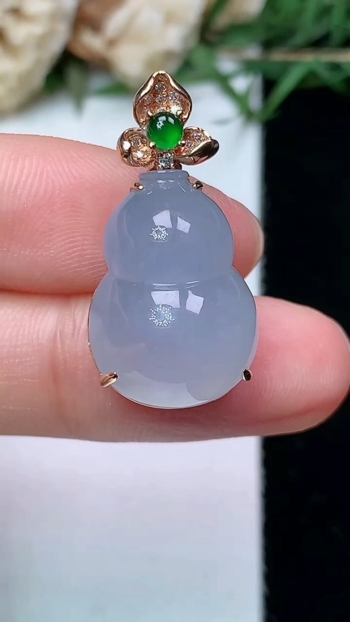 天然A货翡翠紫罗兰葫芦吊坠，尺寸18.4-13.3-10.7，重量:5.31g
4月26日