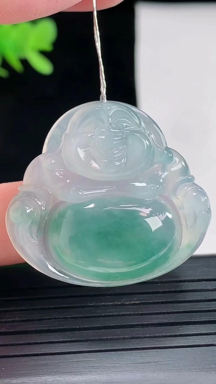 天然A货翡翠种飘花佛公吊坠，尺寸32.6-36-5.8重量:10.23g
4月26日