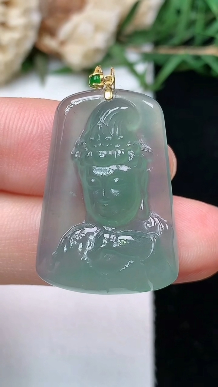 天然A货翡翠蓝水观音头吊坠，尺寸26-18.4-4.9，重量:4.71g
4月26日