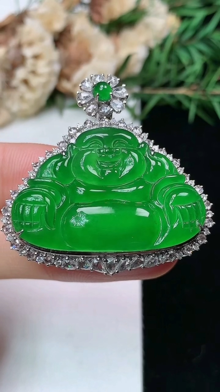 天然A货翡翠佛公吊坠，尺寸36.6-36.3-11.4，裸石21.2-31.9，重量:10.78g
