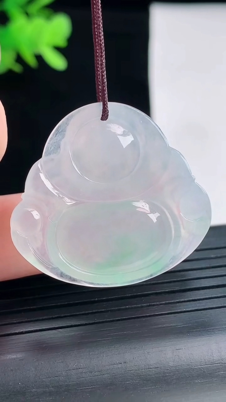 天然A货翡翠佛公吊坠，尺寸30-33-5.5重量:8.45g
4月26日