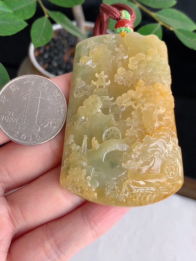 天然A货翡翠黄翡飘花意境山水牌吊坠 
尺寸62.6-41-11.5mm 重量63.53g 0425