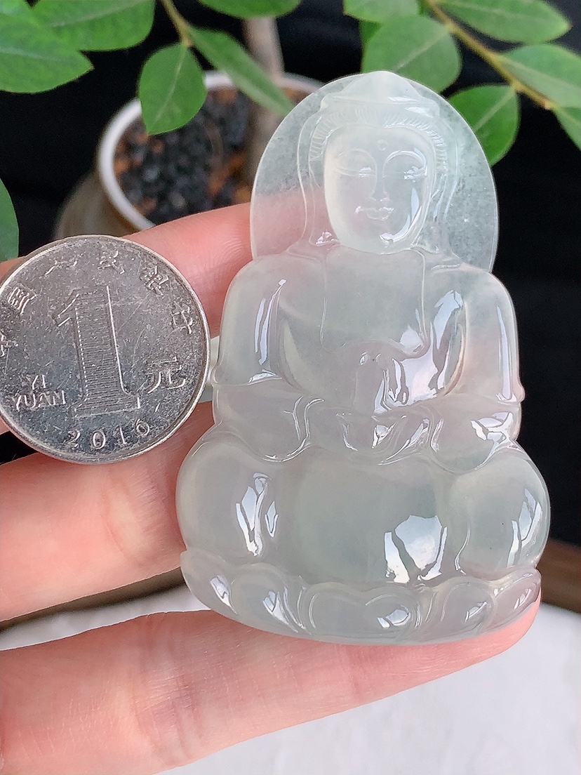 天然A货翡翠晴水大件正装观音吊坠 
尺寸64.5-40.3-5.8mm 重量27.23g 0425