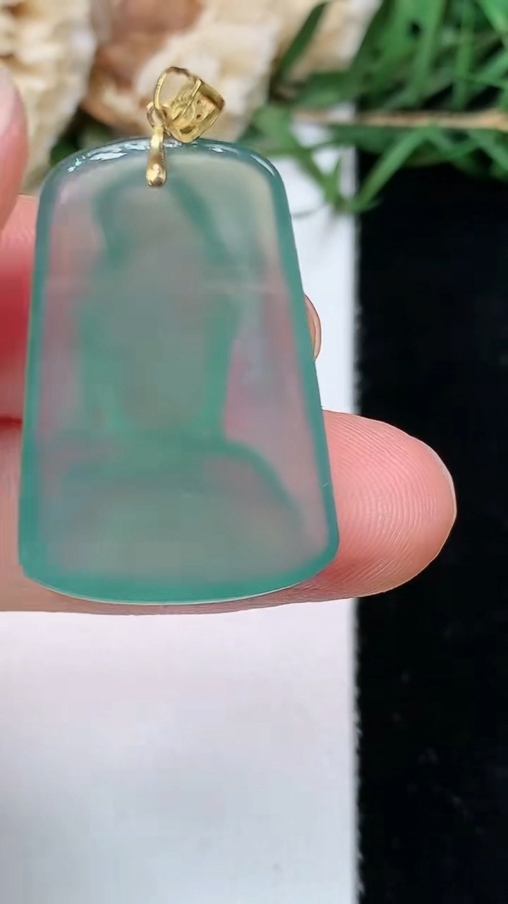 天然A货翡翠蓝水观音头吊坠，尺寸26-18.4-4.9，重量:4.71g
4月26日