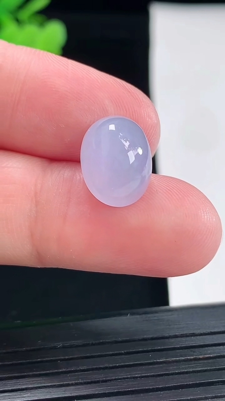 天然A货翡翠紫罗兰蛋面镶嵌件，尺寸13.6-10-7重量:19.85g
4月26日