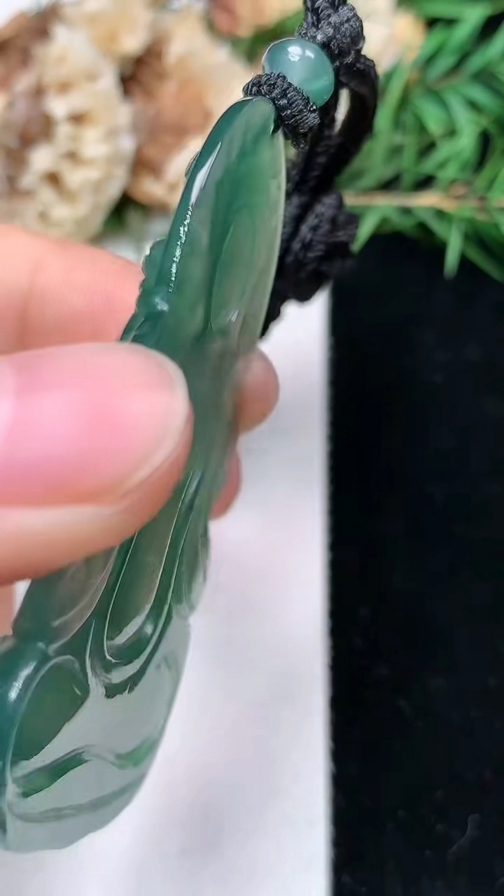 天然A货翡翠蓝水度母吊坠，尺寸57.8-36-5，重量:22.72g
4月26日