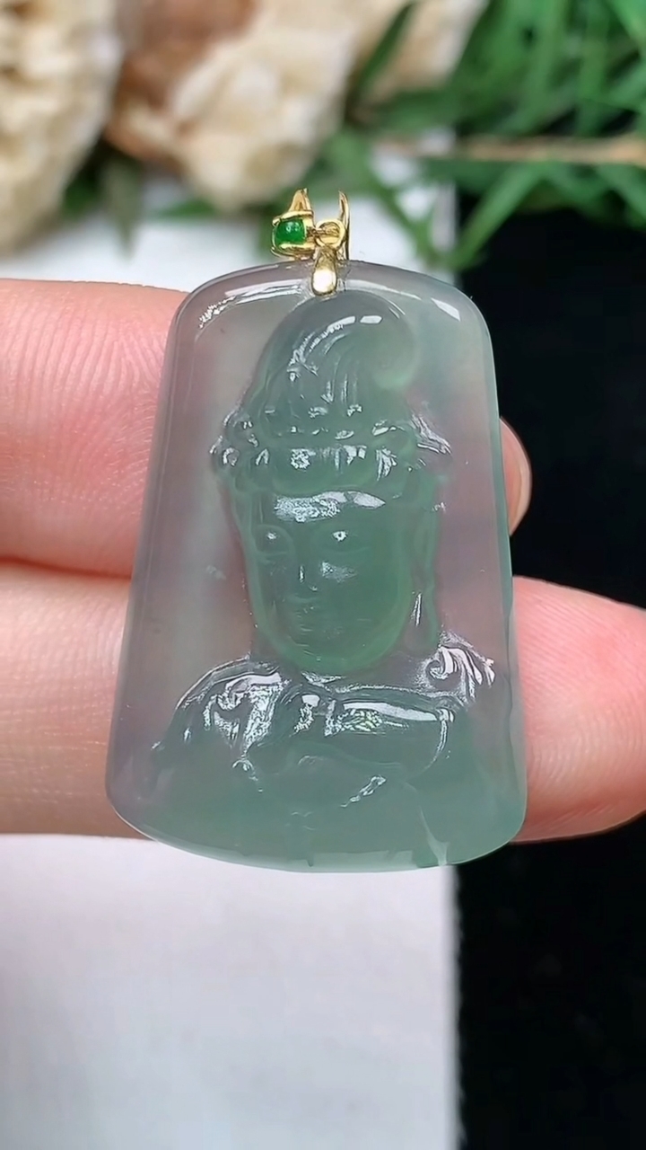 天然A货翡翠蓝水观音头吊坠，尺寸26-18.4-4.9，重量:4.71g
4月26日