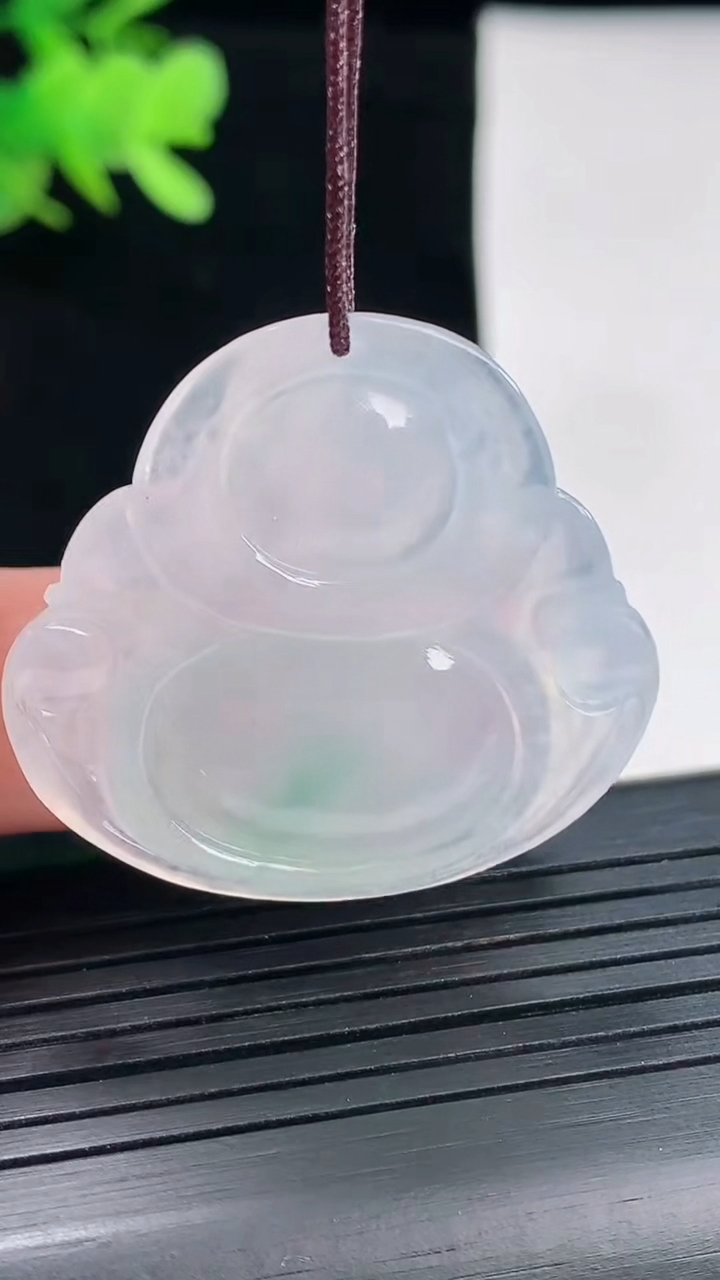 天然A货翡翠佛公吊坠，尺寸31.5-34-5.6重量:9.32g
4月26日