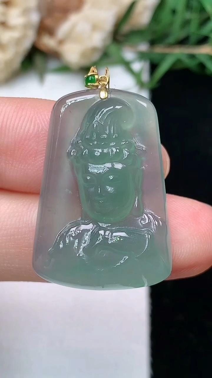 天然A货翡翠蓝水观音头吊坠，尺寸26-18.4-4.9，重量:4.71g
4月26日