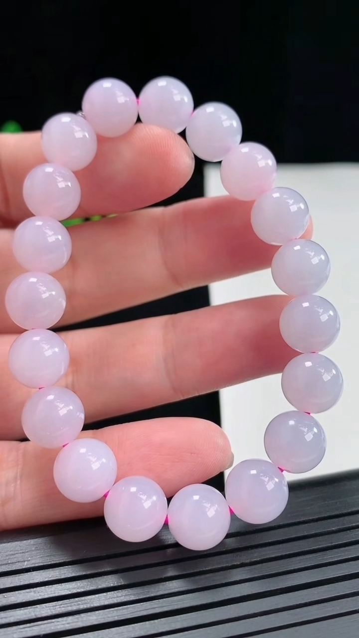 天然A货翡翠紫罗兰圆珠手串，尺寸10-19颗重量:32.10g4月26日
工厂直销收藏佳品,种好水足