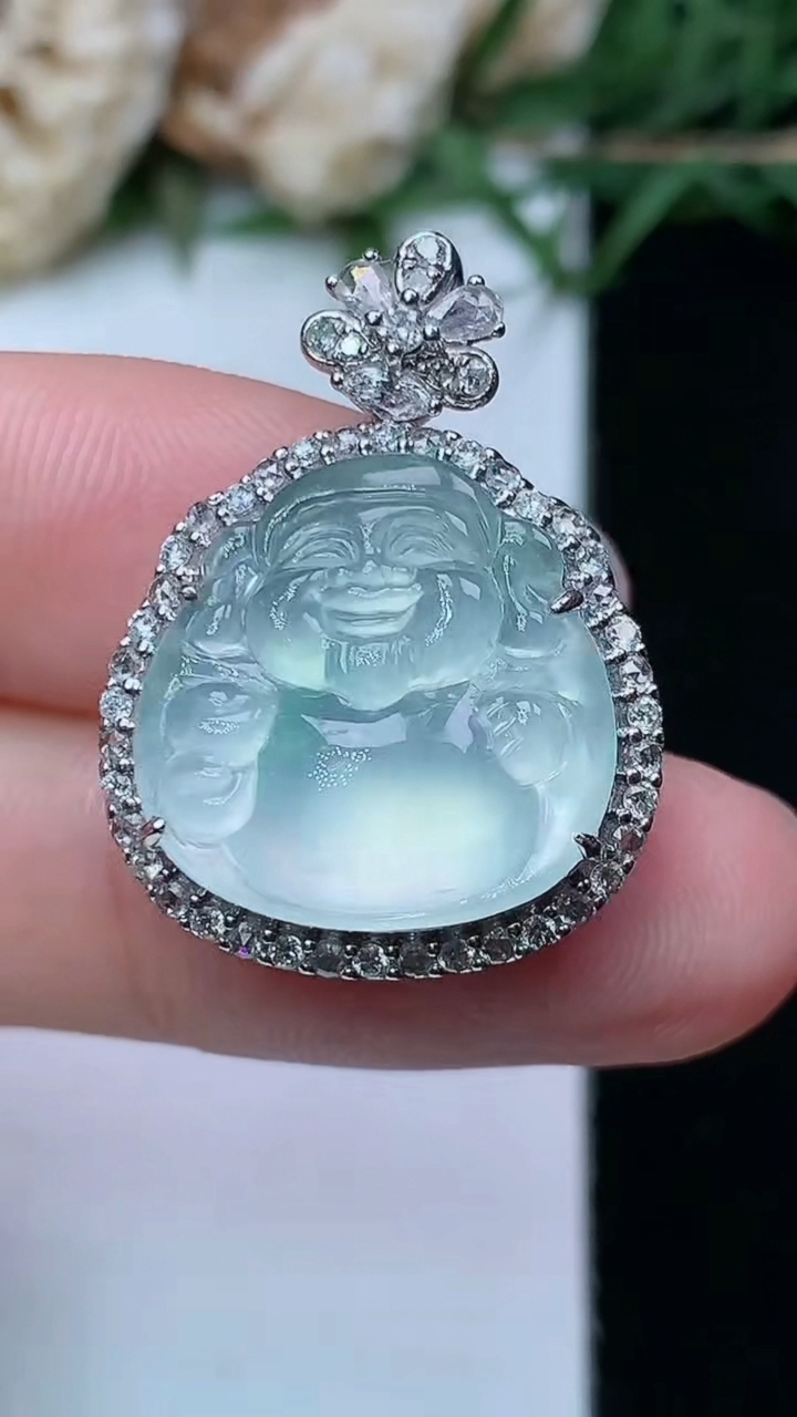 天然A货翡翠白冰财神爷吊坠，尺寸25.9-19-9.4，裸石15.9-15.9
4月26日