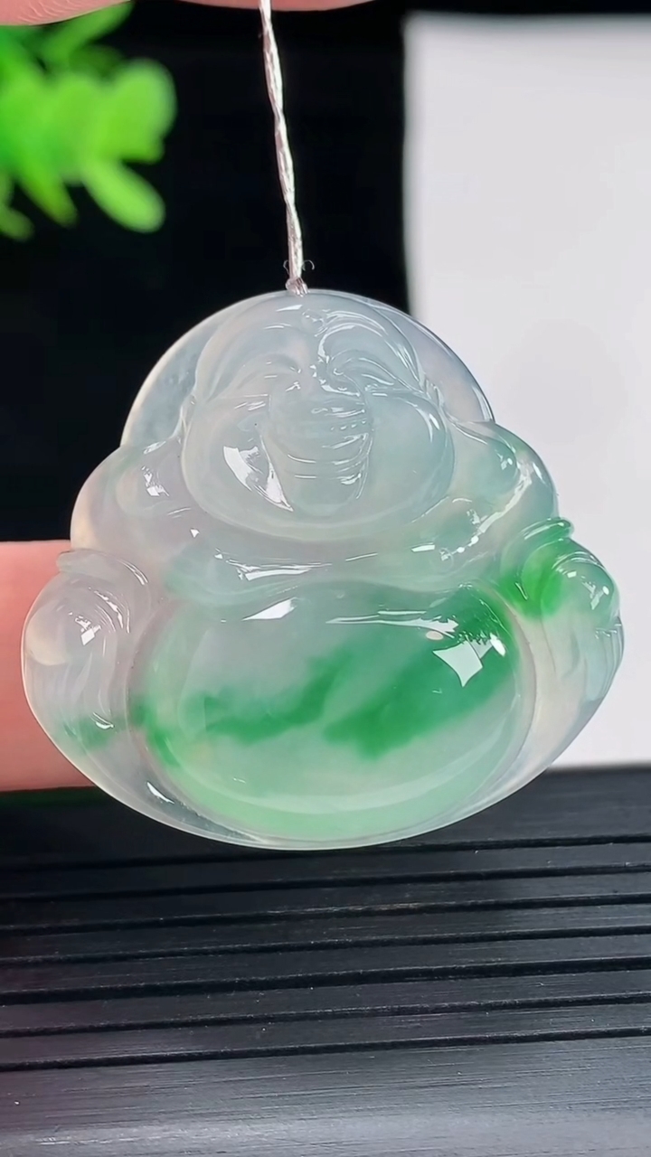 天然A货翡翠佛公吊坠，尺寸32.2-34.5-5.5重量:9.75g
4月26日