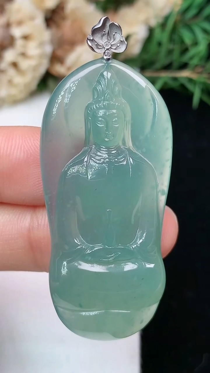 天然A货翡翠蓝水素衣观音吊坠，尺寸45-21.3-5.3，重量:10.70g
4月26日