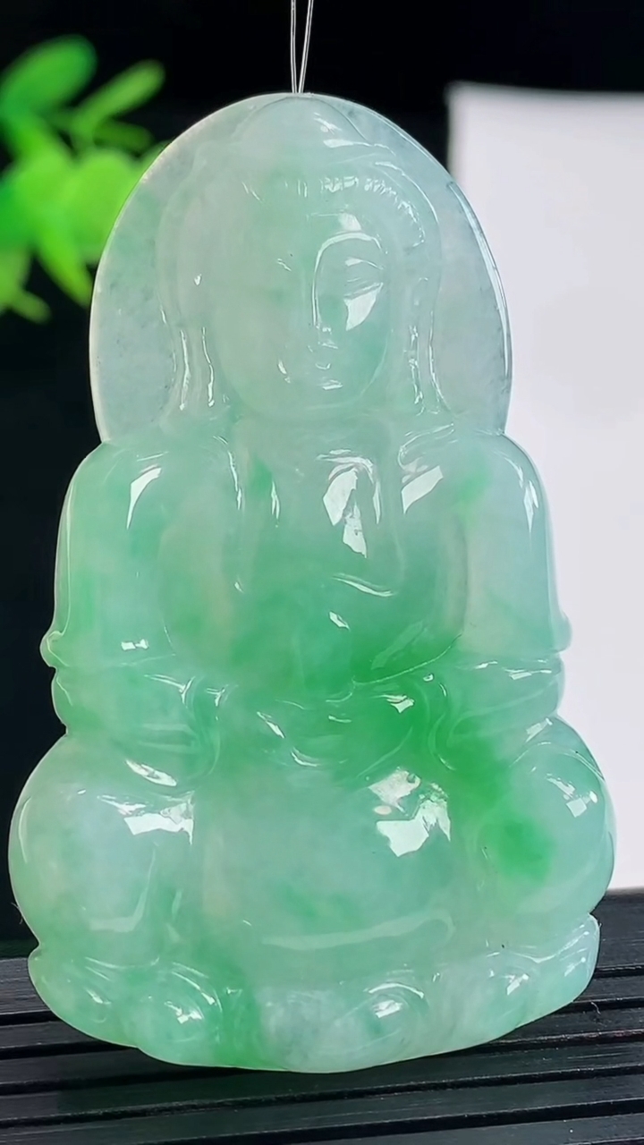 天然A货翡翠正装观音吊坠，尺寸55.5-34.5-6重量:21.25g
4月26日