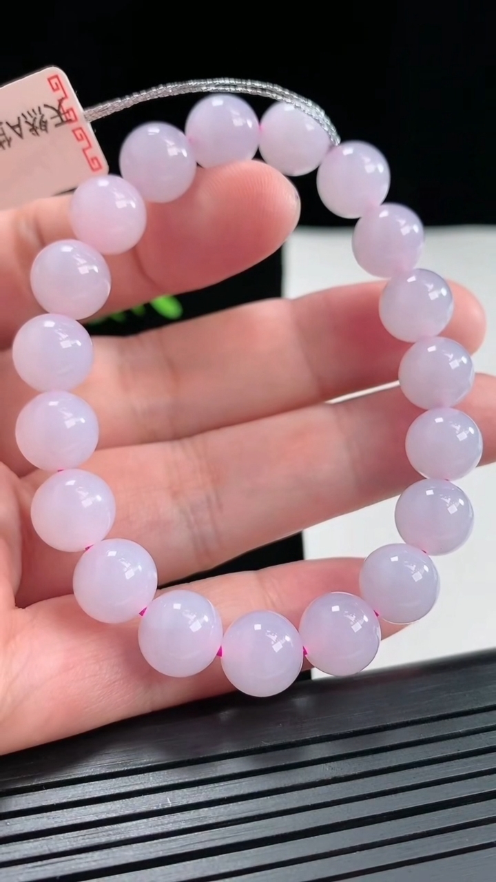 天然A货翡翠紫罗兰圆珠手串，尺寸10-19颗重量:32.10g4月26日
工厂直销收藏佳品,种好水足，色泽均匀，有种有色，上手高大气！