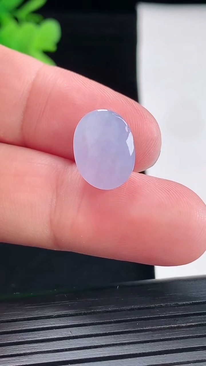 天然A货翡翠紫罗兰蛋面镶嵌件，尺寸13.6-10-7重量:19.85g
4月26日