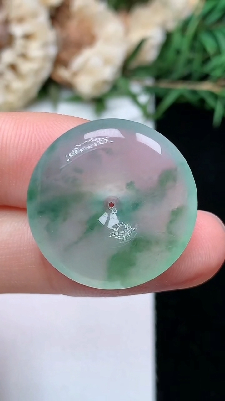 天然A货翡翠飘花平安扣吊坠，尺寸21.9-5.3，重量:5.00g
4月26日