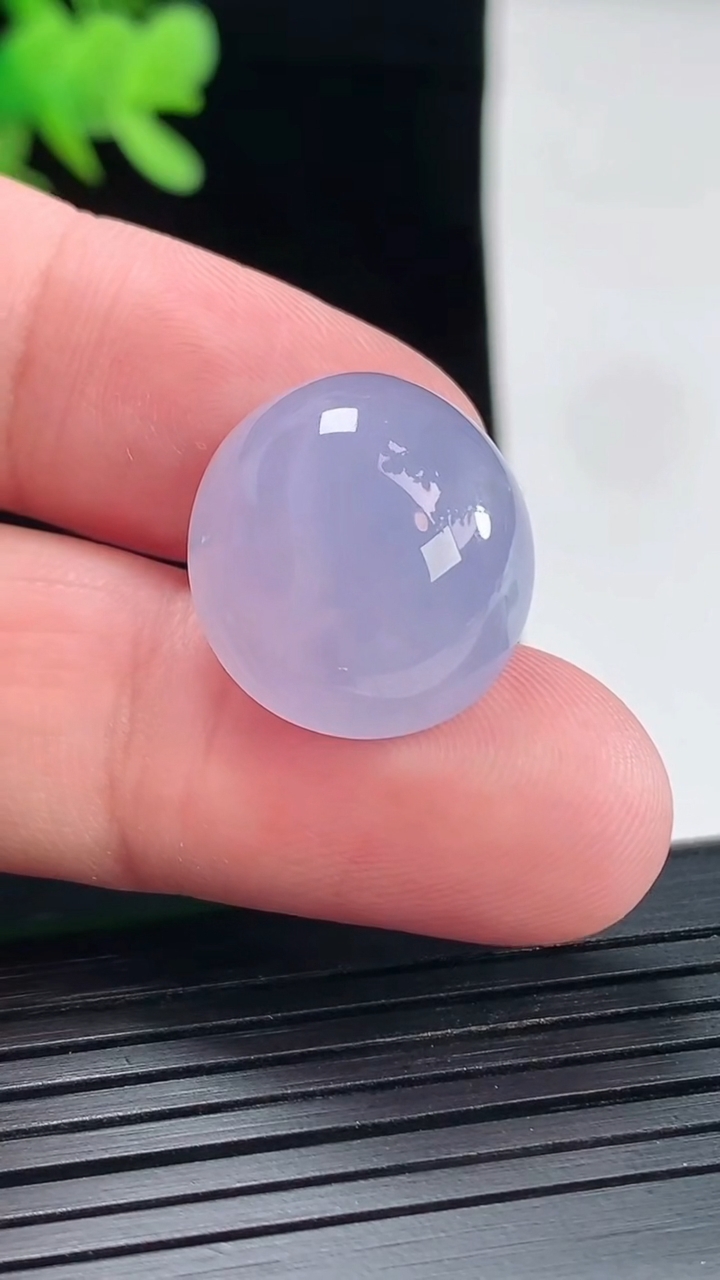 天然A货翡翠种紫罗兰蛋面镶嵌件，尺寸19.6-17.5-8.8重量:5.18g
4月26日