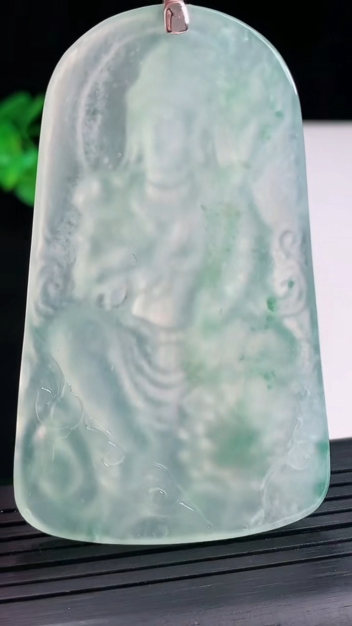 天然A货翡翠种飘花文殊菩萨吊坠，尺寸68.6-43-6.8重量:40.88g
4月26日