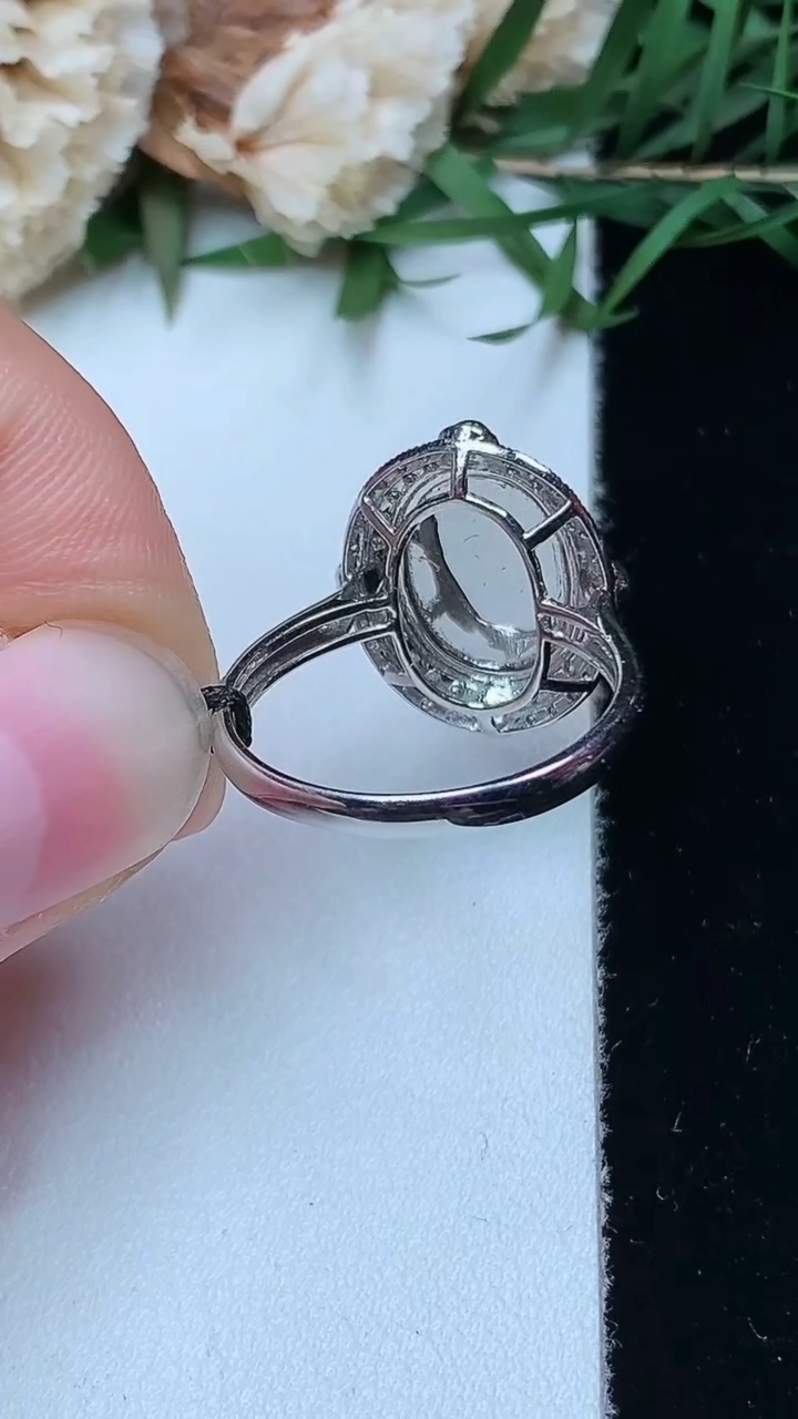 天然A货翡翠蛋面戒指，尺寸17.5-11.4-8.3，重量:3.00g2026年4月26日
工厂直销收藏佳品,种好水足，色泽均匀，有种有色，上手高大气！