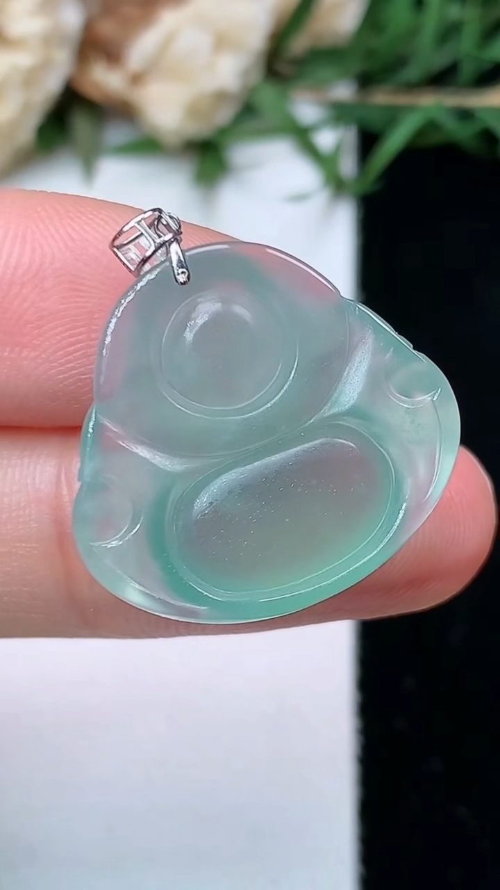 天然A货翡翠蓝水佛公吊坠，尺寸18.8-21.6-5.3，重量:3.63g
4月26日