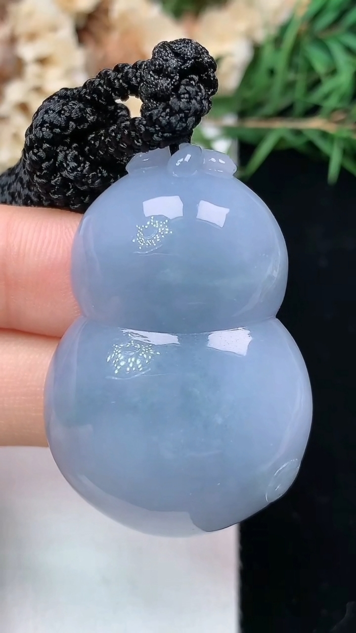 天然A货翡翠紫罗兰葫芦吊坠，尺寸38.4-26.8-11.6，重量:25.91g
4月26日