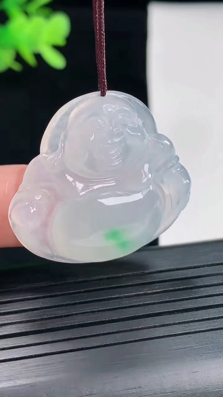 天然A货翡翠佛公吊坠，尺寸31.5-34-5.6重量:9.32g
4月26日