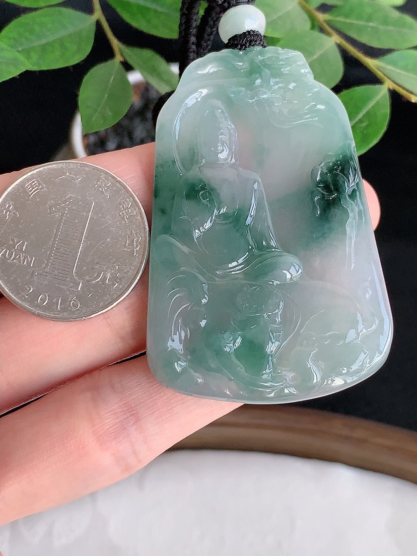 天然A货翡翠飘花普贤菩萨吊坠 
尺寸56.5-37-6mm 重量33.18g 0425