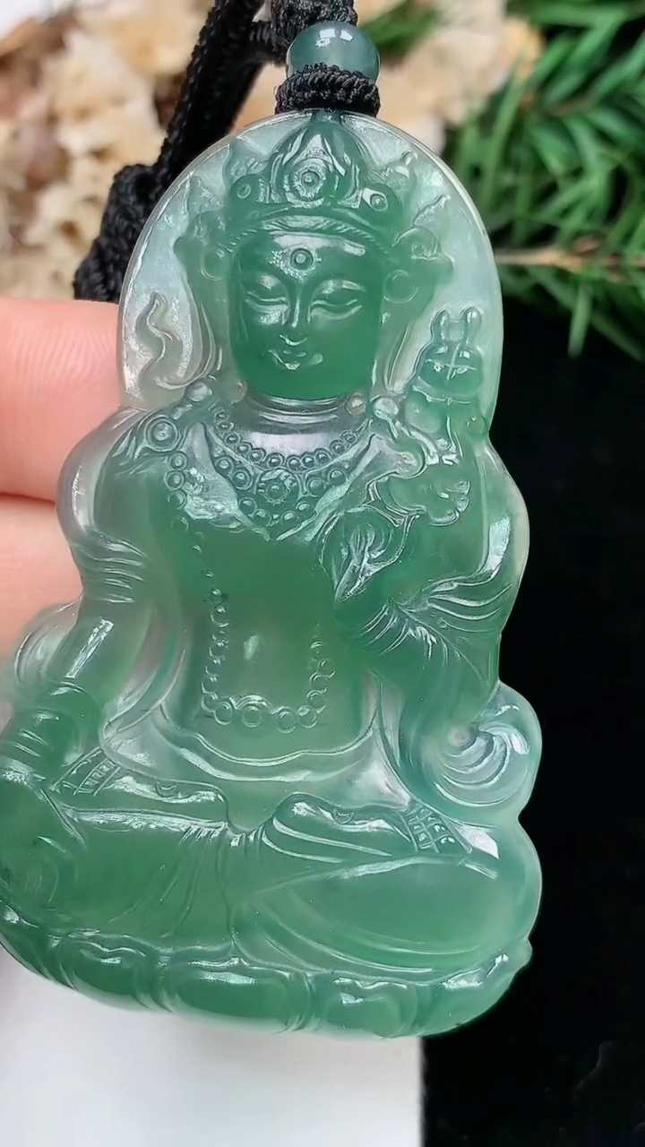 天然A货翡翠蓝水度母吊坠，尺寸57.8-36-5，重量:22.72g
4月26日