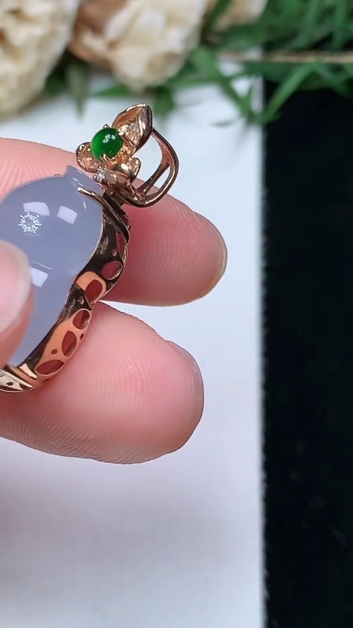 天然A货翡翠紫罗兰葫芦吊坠，尺寸18.4-13.3-10.7，重量:5.31g
4月26日