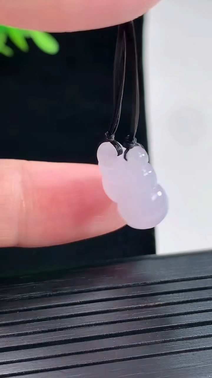 天然A货翡翠紫罗兰葫芦吊坠一对，尺寸14-8-8.5重量:2.86g
4月26日