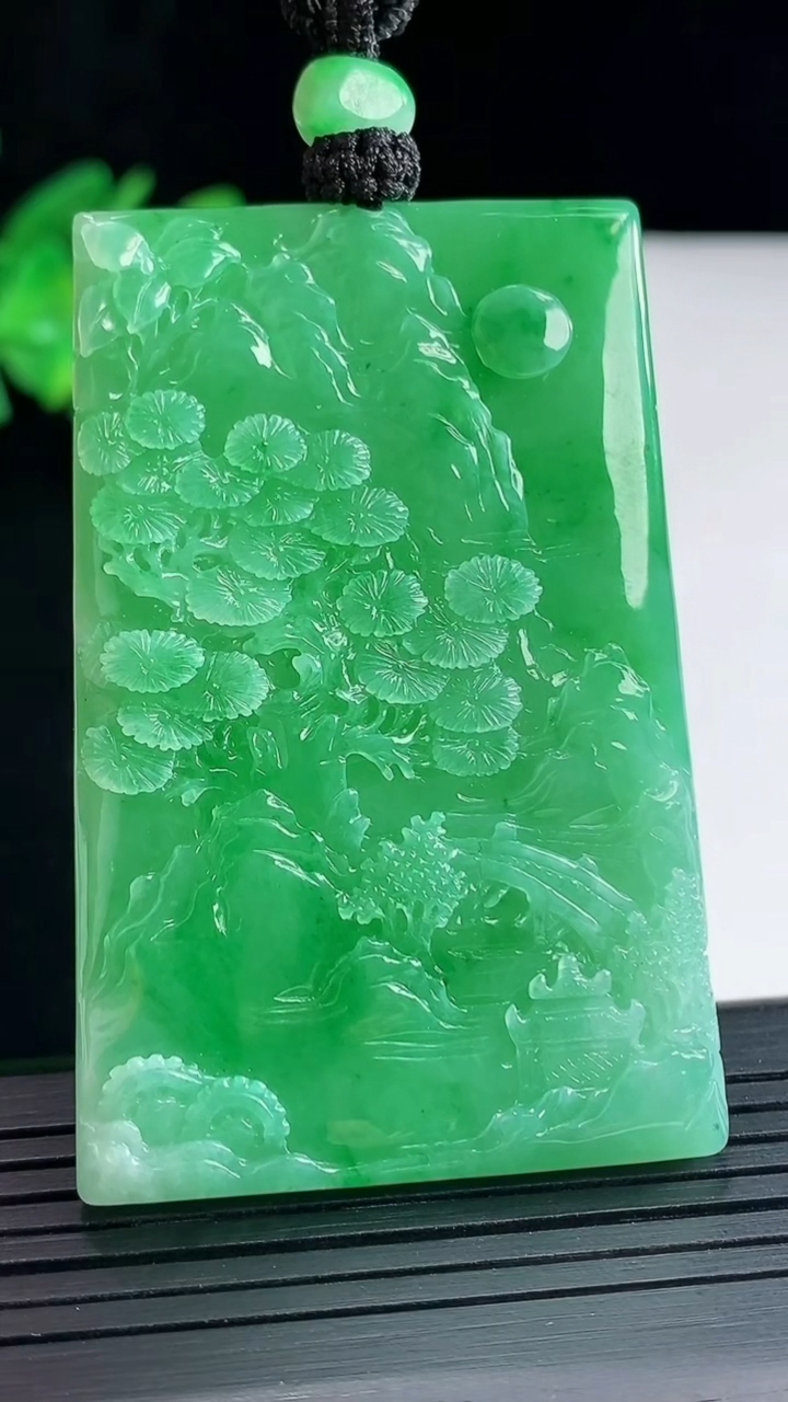 天然A货翡翠山水牌吊坠，尺寸59-39-5.5重量:39.49g
4月26日