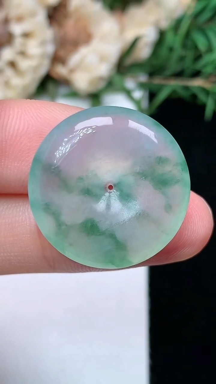 天然A货翡翠飘花平安扣吊坠，尺寸21.9-5.3，重量:5.00g
4月26日