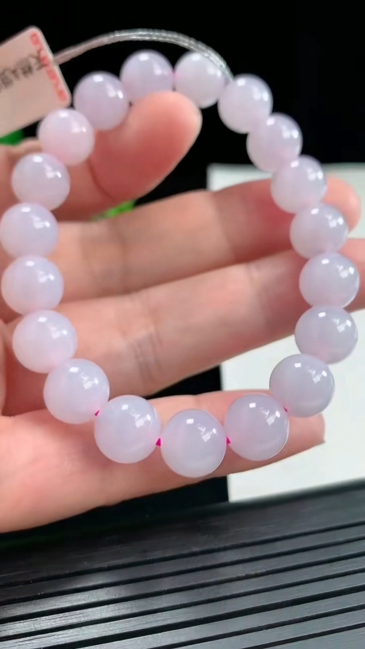天然A货翡翠紫罗兰圆珠手串，尺寸10-19颗重量:32.10g4月26日
工厂直销收藏佳品,种好水足，色泽均匀，有种有色，上手高大气！