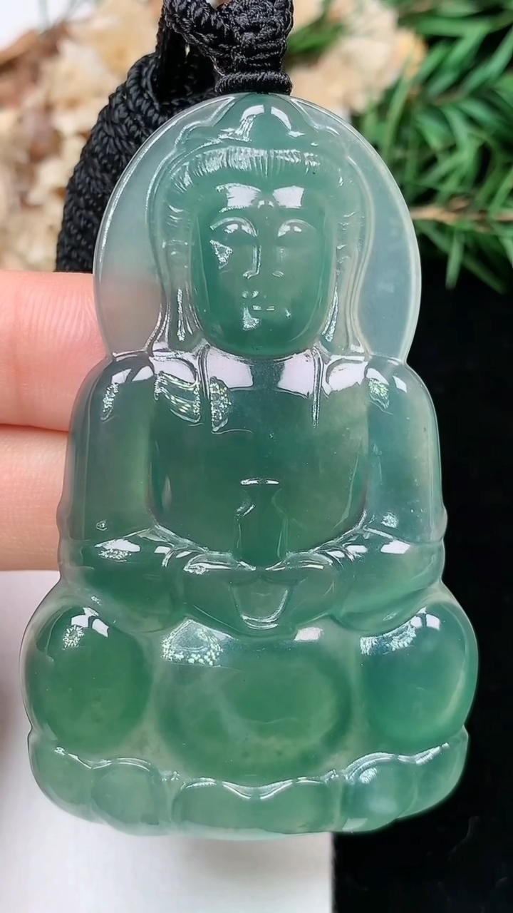天然A货翡翠蓝水观音菩萨吊坠，尺寸60-37.5-5.7，重量:27.00g
4月26日