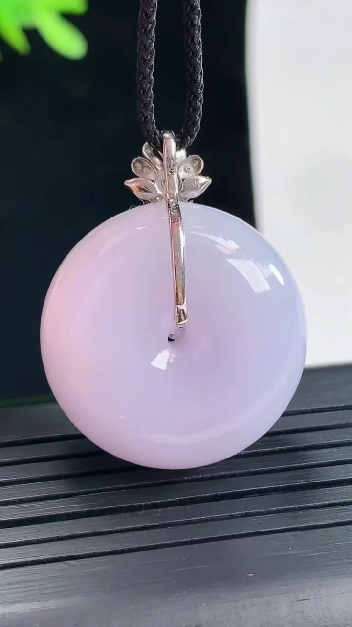 天然A货翡翠18k金紫罗兰路路通吊坠，尺寸25-12.3重量:17.39g
4月26日