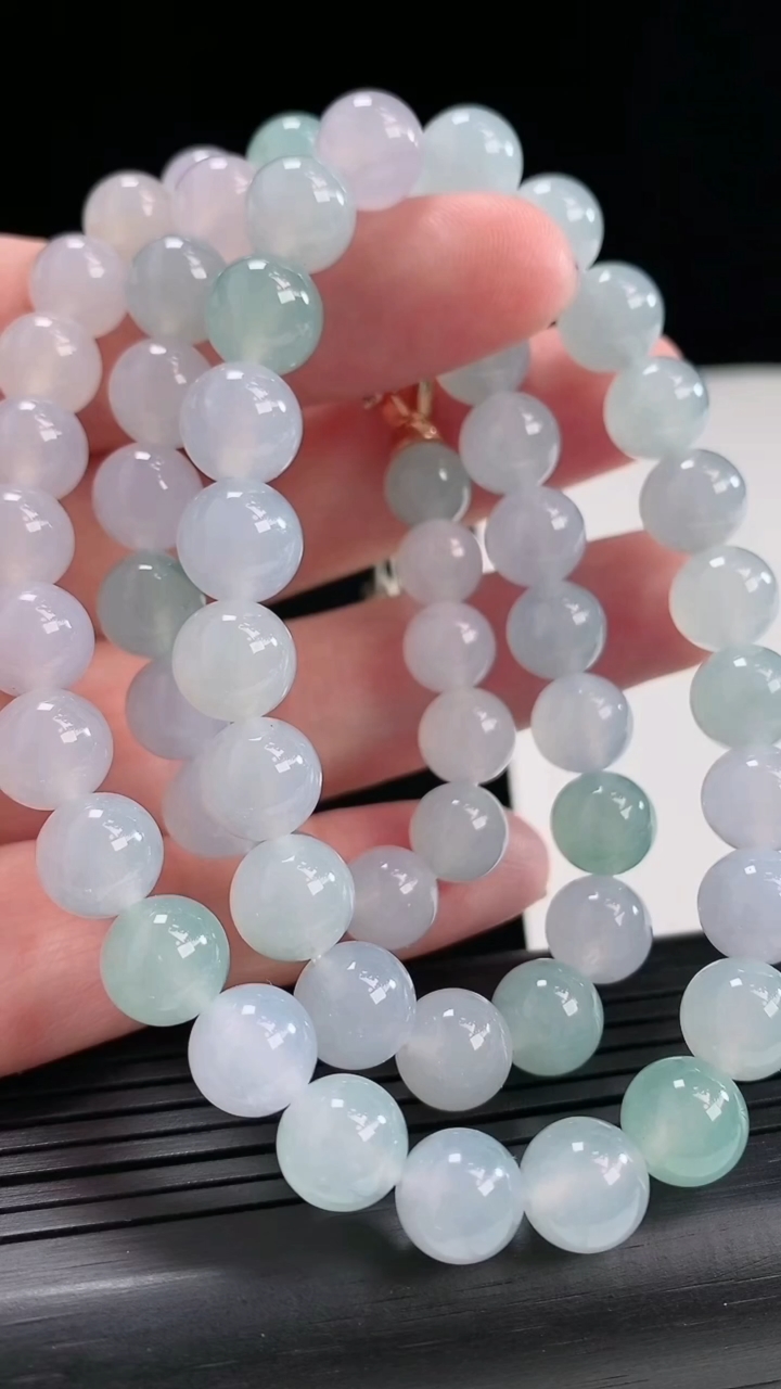 天然A货翡翠种春带彩 紫罗兰圆珠项链，尺寸9-61颗重量:76.90g4月26日
工厂直销收藏佳品,