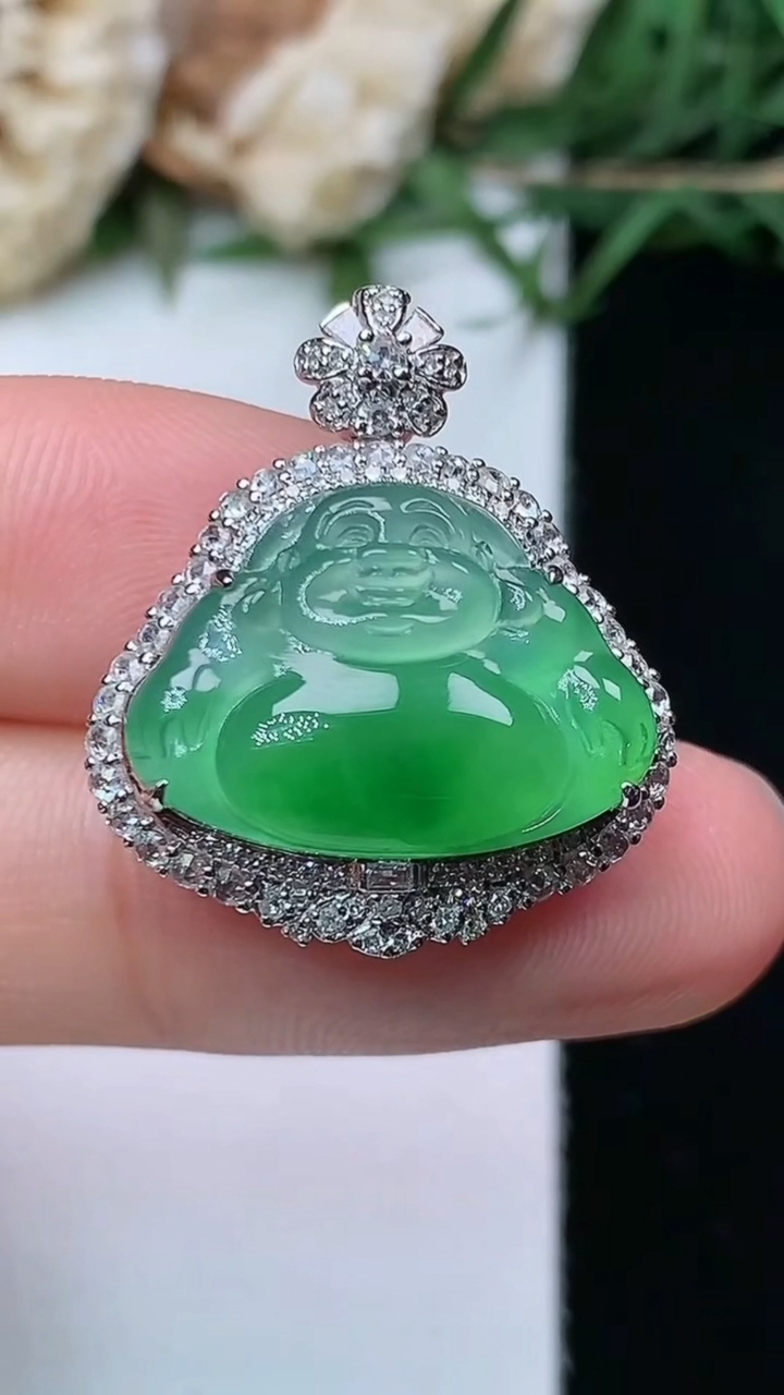 天然A货翡翠佛公吊坠，尺寸24.2-20.8-10.2，裸石12.9-18，重量:4.49g
4月2