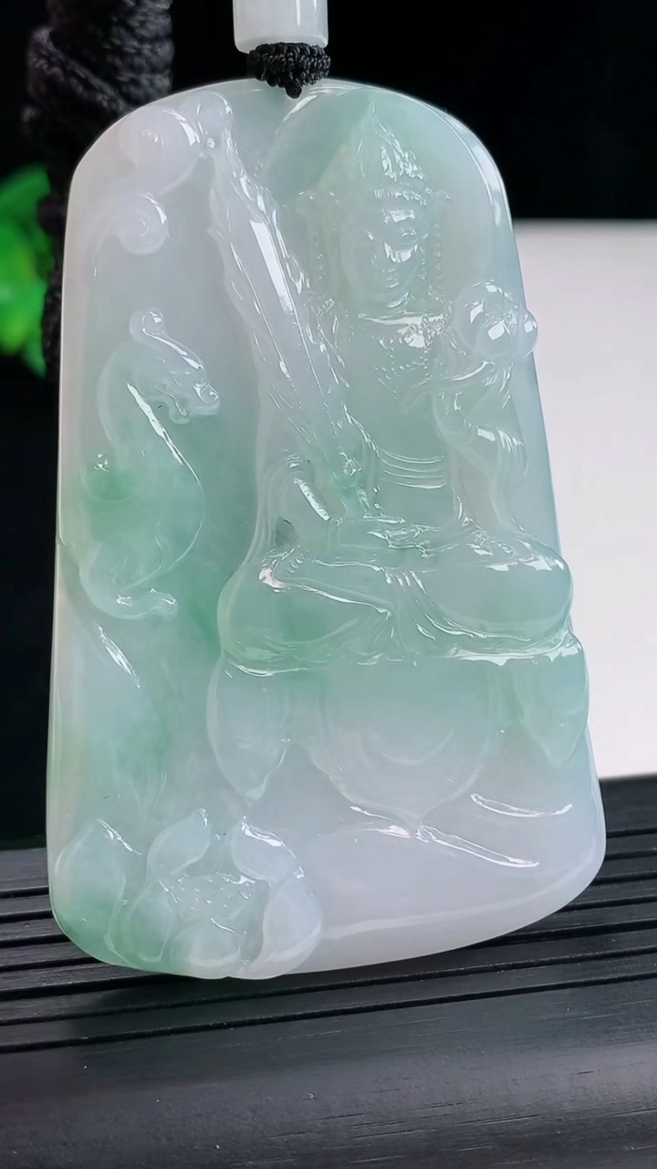 天然A货翡翠虚空藏菩萨吊坠，尺寸65.5-43-5重量:39.44g
4月26日