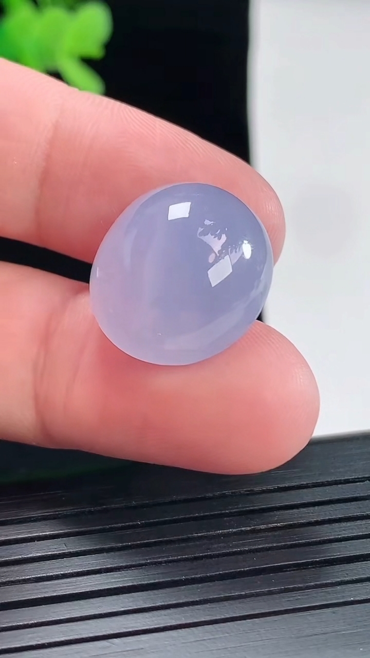 天然A货翡翠种紫罗兰蛋面镶嵌件，尺寸19.6-17.5-8.8重量:5.18g
4月26日